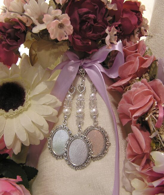 Romantic Triple Wedding Bouquet Memory Charm 3 oval photo frames